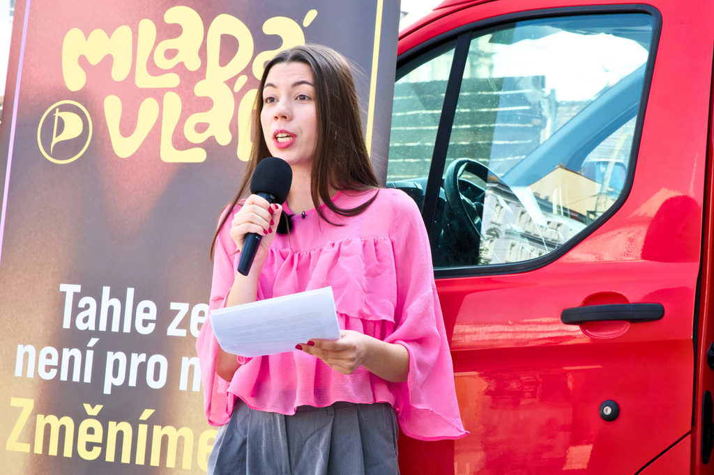 Nekupovat si kafíčka nám byt nezaplatí. Pirátská Mladá vláda představila plán pro stabilnější nájemní bydlení