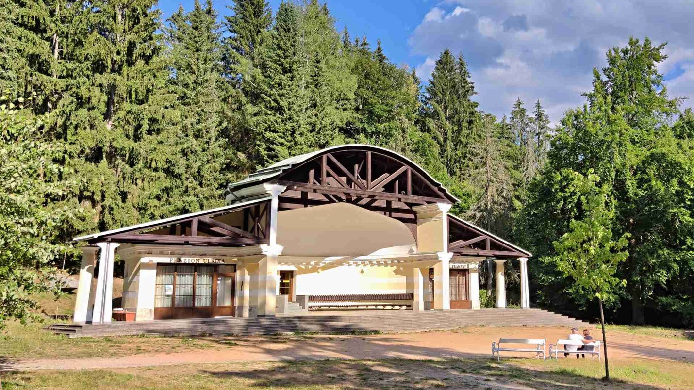 Pavilon-Lesniho-pramene